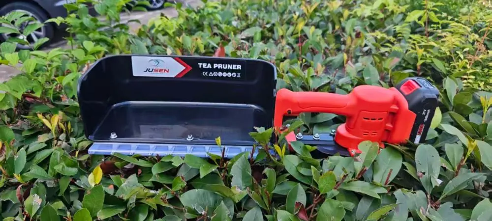 21v Lithium-Ion Brushless Hedge Trimmer