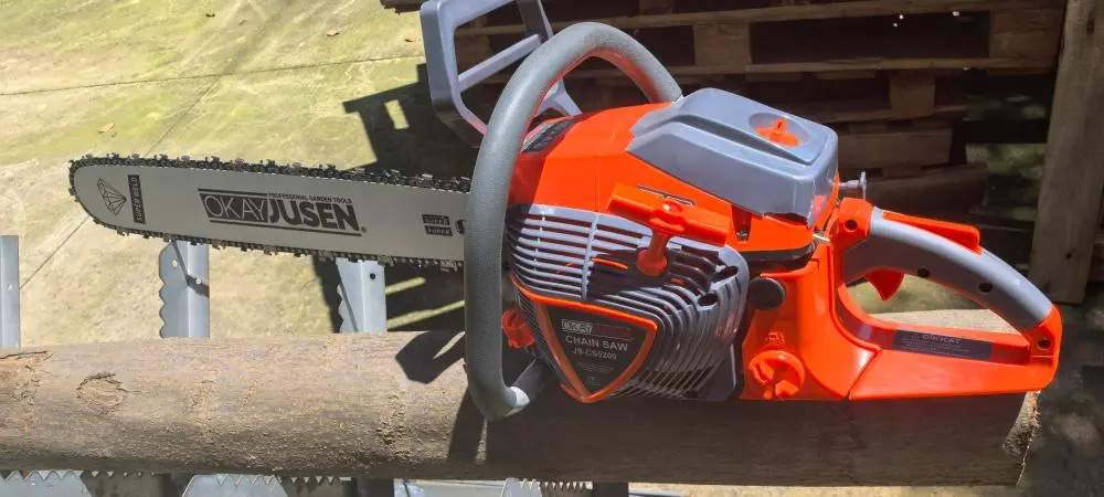 65cc gas-powered chainsaw