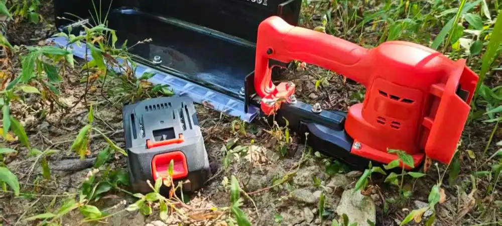 21v Lithium-Ion Brushless Hedge Trimmer